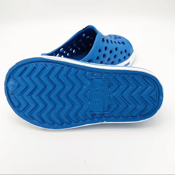 NWOT Kids’ Blue Rubber Water Shoes with Holes - Picture 3 of 5
